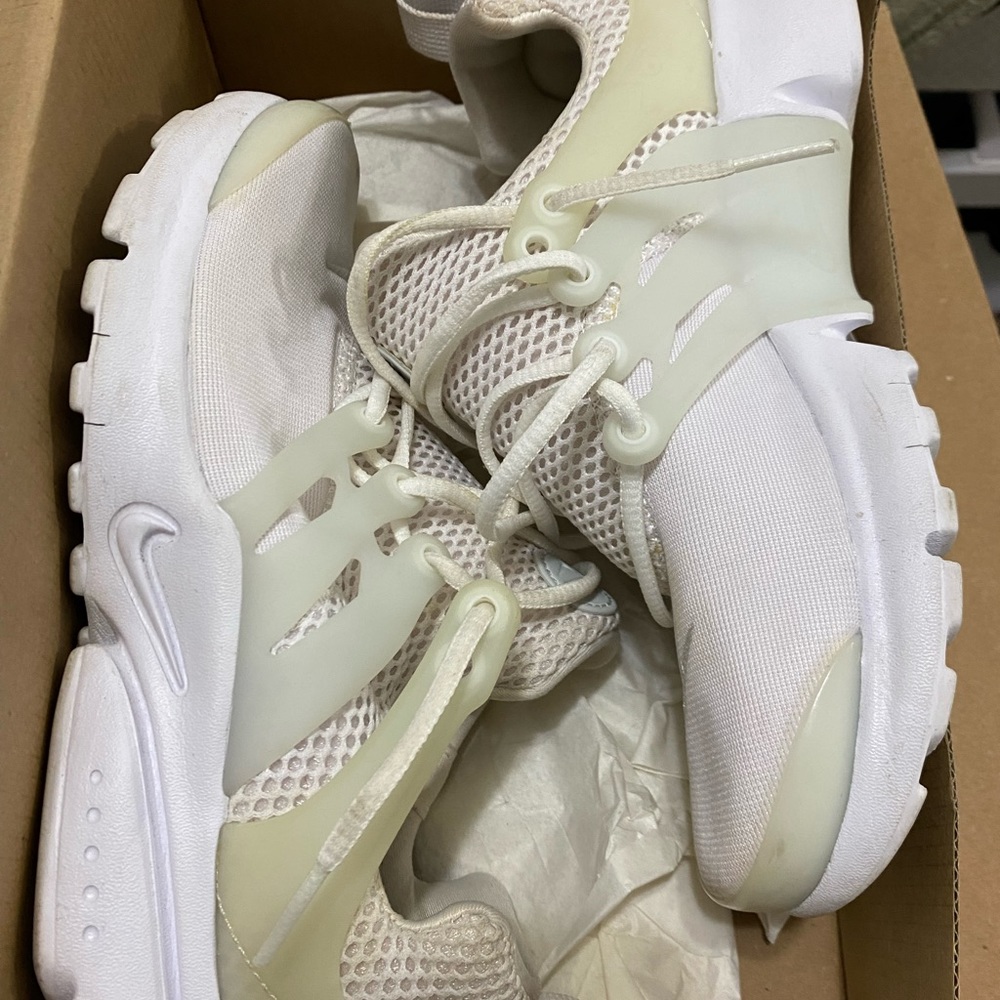 White Nike Presto